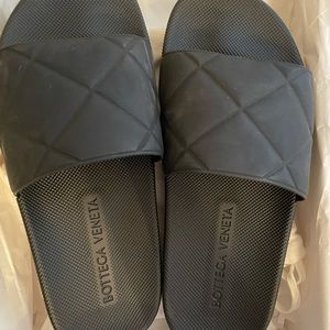 Black Bottega Veneta slides size 37. Comes with the original box & 2 dust bags.